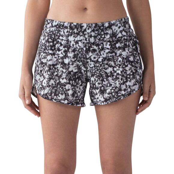 Lululemon Tracker Shorts V (4") Mash Up Black White Floral Sz 4 Workout Run Gym - Picture 1 of 13